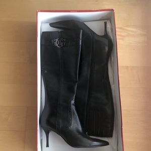 Black stiletto heal boots